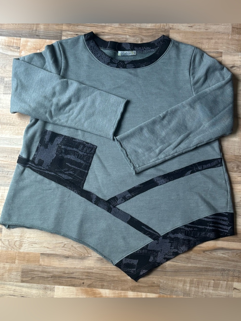 Chalet et Ceci Women's Asymmetrical Lagenlook Pullover Green Gray sz. M Artsy
